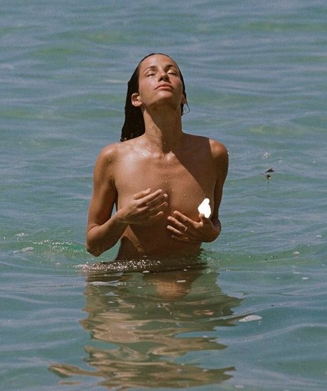 Francesca Pey セックスモデル 写真