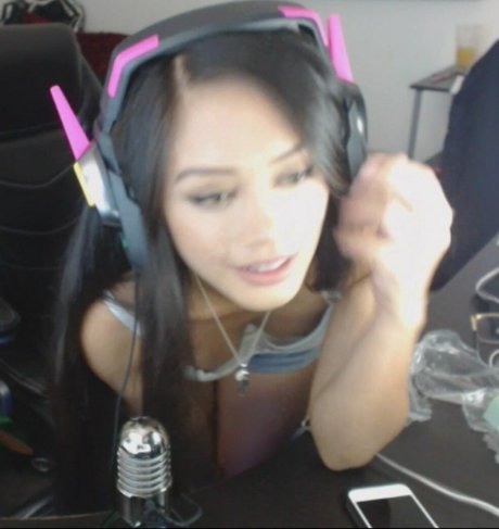 18 アジア人 オンリーファンズ えろ 写真