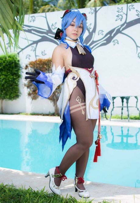 逆騎乗位 オンリーファンズ 美しい 写真