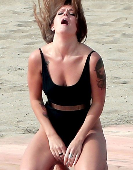 マイクロTバックOnlyFans ヌード 写真