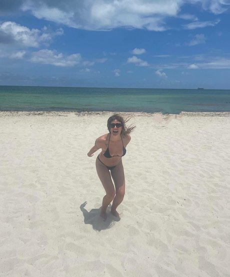 巨乳の赤毛オンリーファンズ 美しい裸 画像