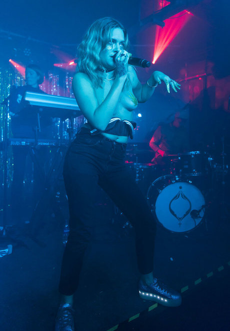 Tove Lo ヌードモデル ギャラリー