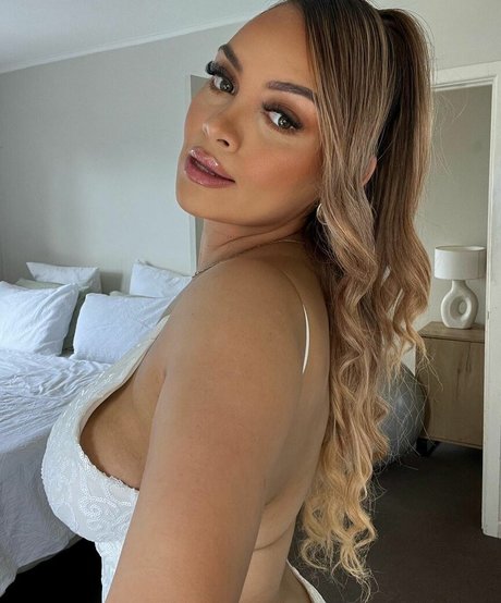 Karina Atavenitia 素敵なモデル ギャラリー