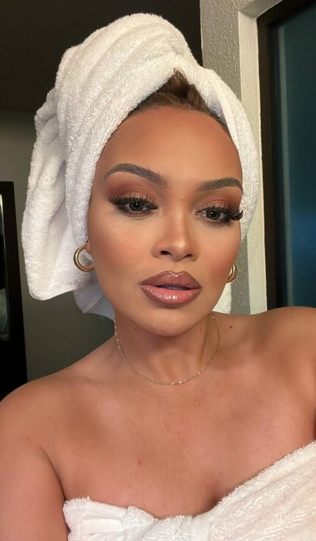 Karina Atavenitia 高品質モデル 写真