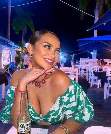 Karina Atavenitia セックス女優 ギャラリー