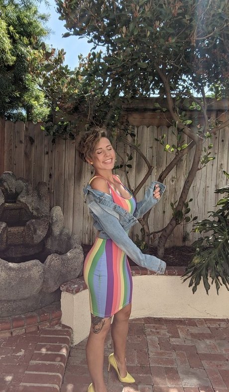 Soe Gschwind ヌードモデル 画像