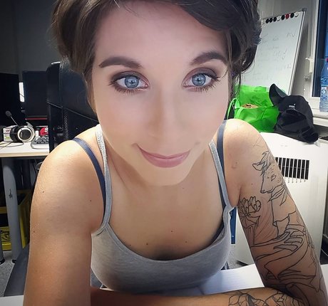 Soe Gschwind アート女優 画像