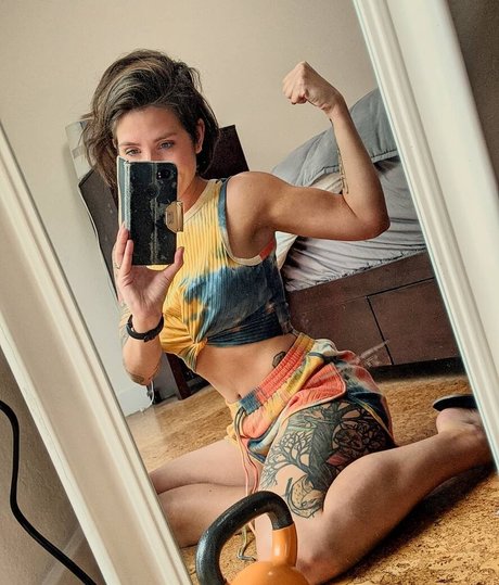 Soe Gschwind アートポルノスター 画像