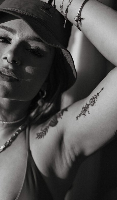 黒いお尻のオンリーファンズ ヌード ギャラリー