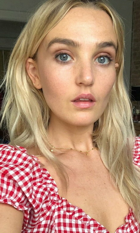 ブルネットの猫OnlyFans ホット 写真