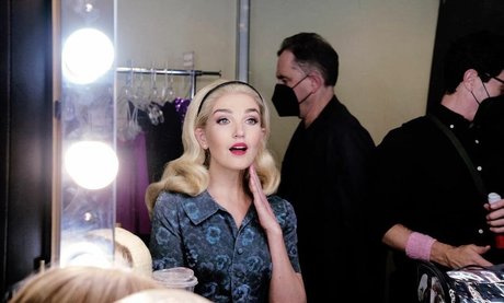 Chloe Fineman 完璧なモデル 写真