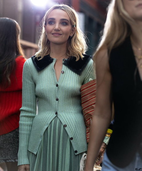 Chloe Fineman ホットなポルノスター ギャラリー