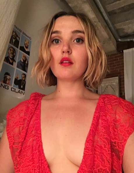 Chloe Fineman ホットなポルノスター 写真