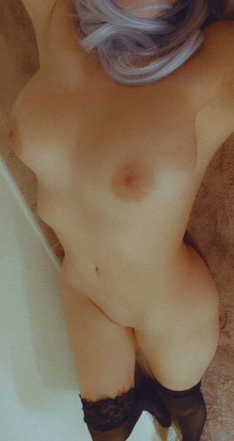 エモ フェムボーイ オンリーファンズ ポルノ 写真