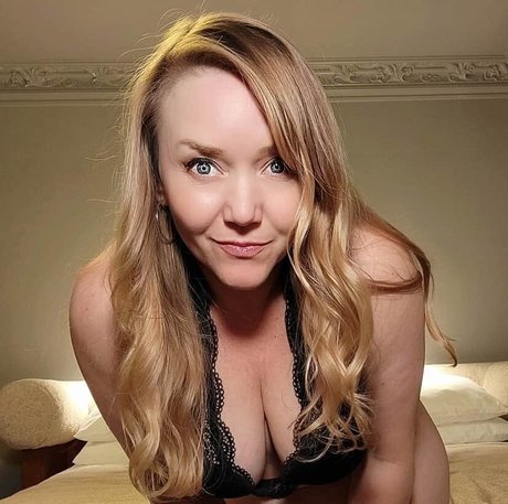 肉厚マンコオンリーファンズ セクシー ギャラリー