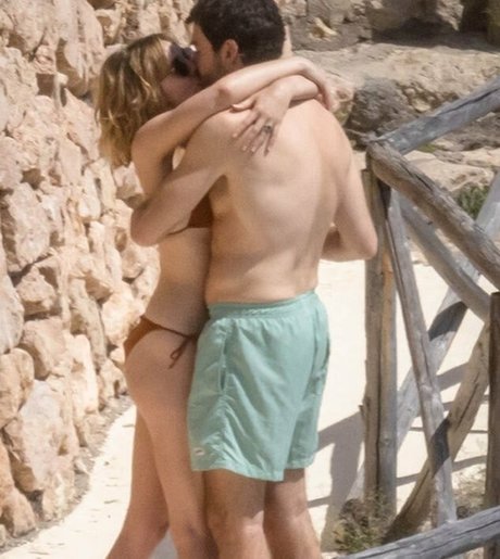 黒猫のOnlyFans アートヌード 画像