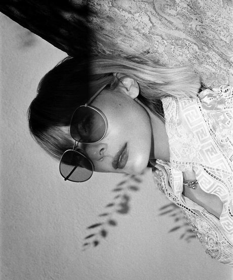 金髪の射精OnlyFans セクシーヌード 画像