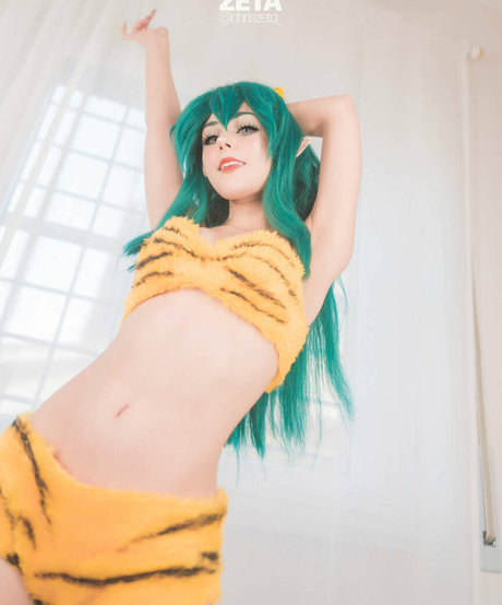 アジア人 ノーPPV オンリーファンズ 美しいヌード 写真