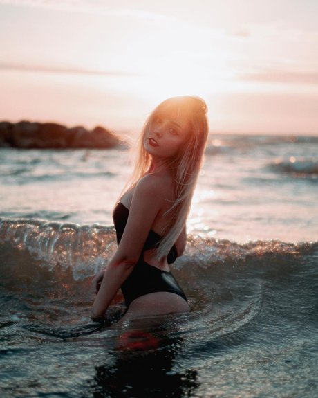 アジア人のティーンの足 オンリーファンズ 美しい ギャラリー