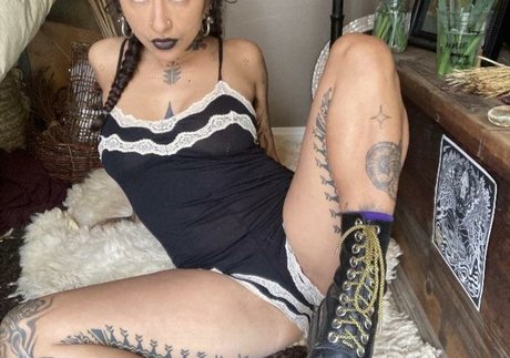 お金 オンリーファンズ 美しい裸 写真