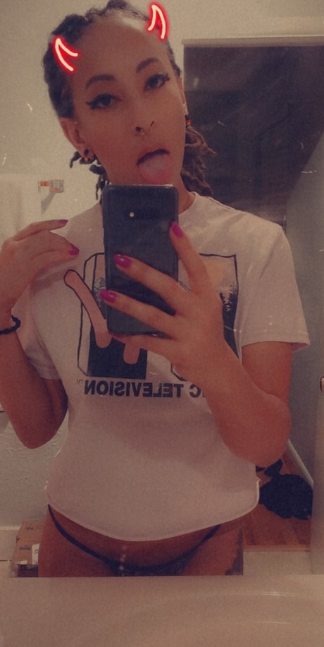 Lennox Chan 無料女優 画像