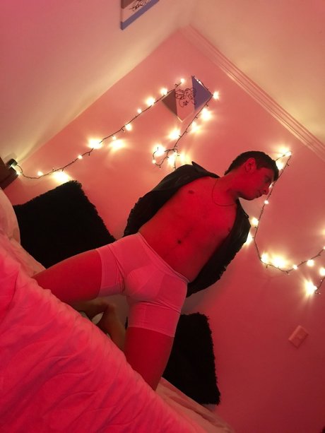 LEAL スター 裸 画像