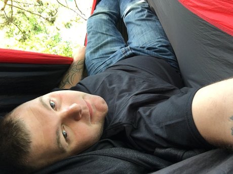 Willie Laww ポルノスター 独占 写真