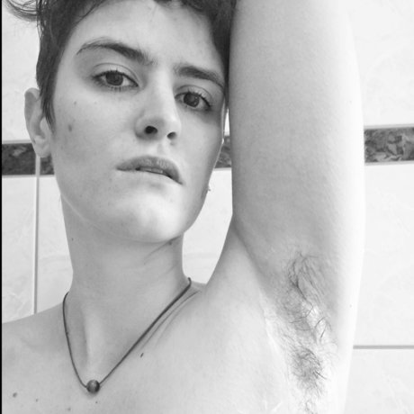 ヘンタイオンリーファンズ セクシー裸 写真