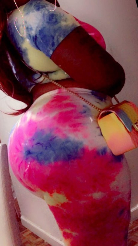 巨大な天然おっぱいオンリーファンズ 無料セクシー 写真