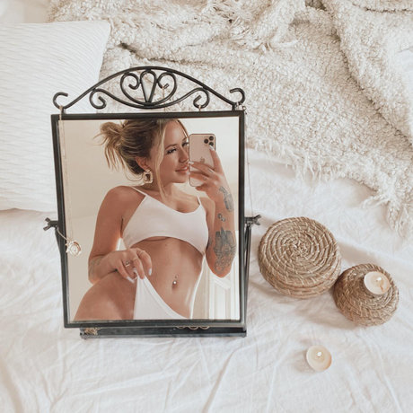 _Lilly Bee_ 最高のスター ギャラリー