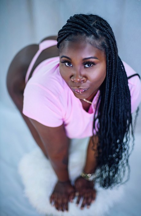 Ashley B ヌードスター 写真