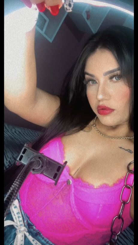 Luma Oliveira ポルノモデル 画像