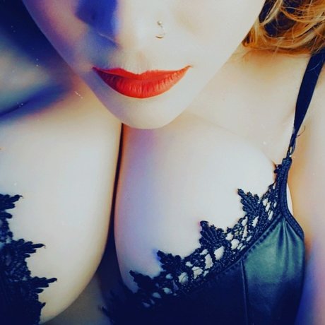 Mandaboob 美しいポルノスター 画像