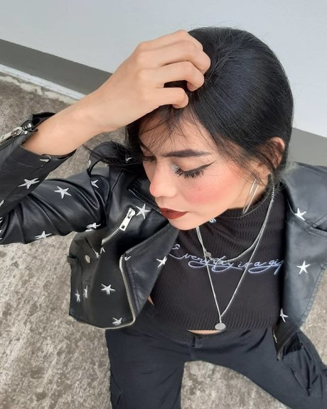 Melany Pe a スター ヌード 写真