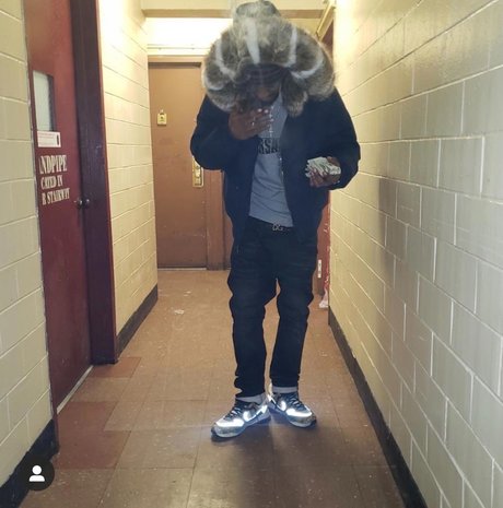 MilitantFendi ポルノスター トップ 写真