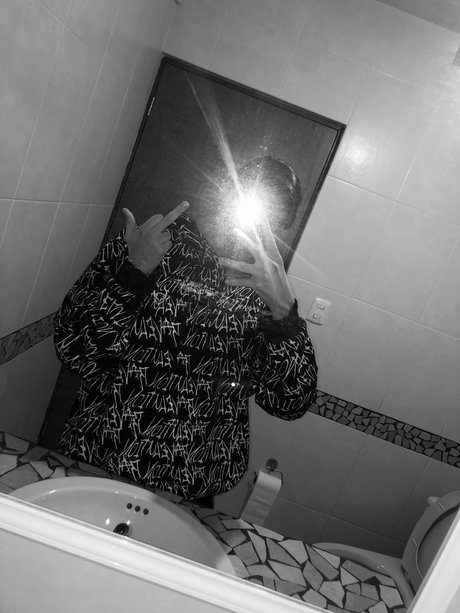 Milan Sanbra ポルノスター 可愛い 画像