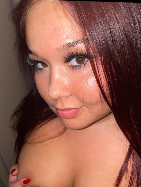 熟女の足オンリーファンズ 美しい 画像