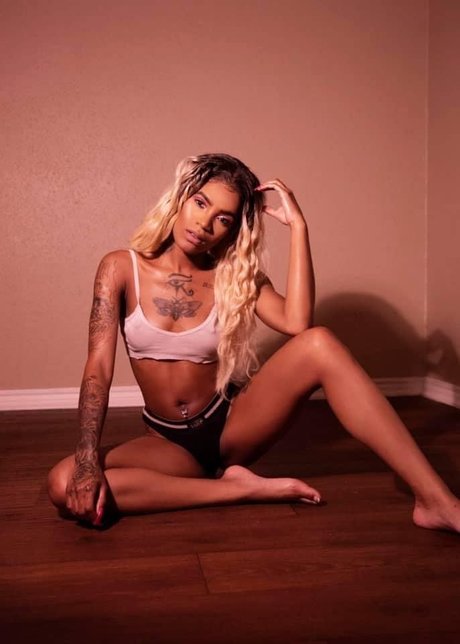 Mia Eliani 美しいモデル 写真