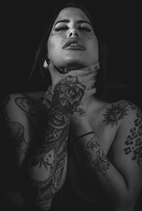 Ashley Fox ヌードのポルノスター ギャラリー