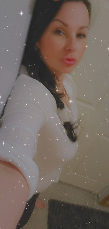 Miss Kiki ポルノモデル 画像