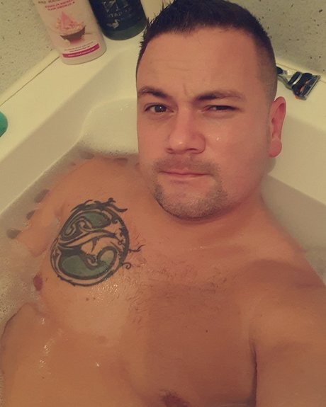 ゲイランジェリーOnlyFans セクシー裸 画像