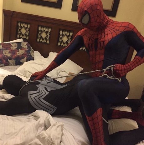 曲線美の女の子オンリーファンズ アート裸 写真