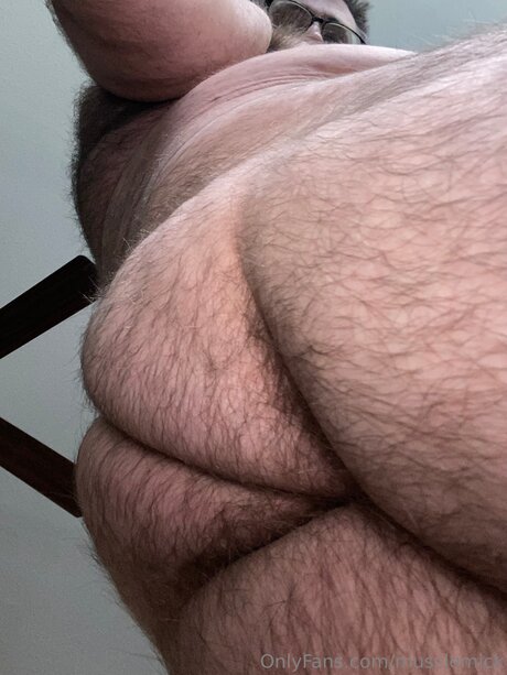 50歳以上のオンリーファンズ アートヌード 画像