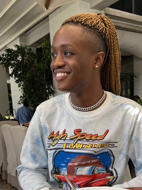 Sima Nevhuhulwi ポルノスター 写真