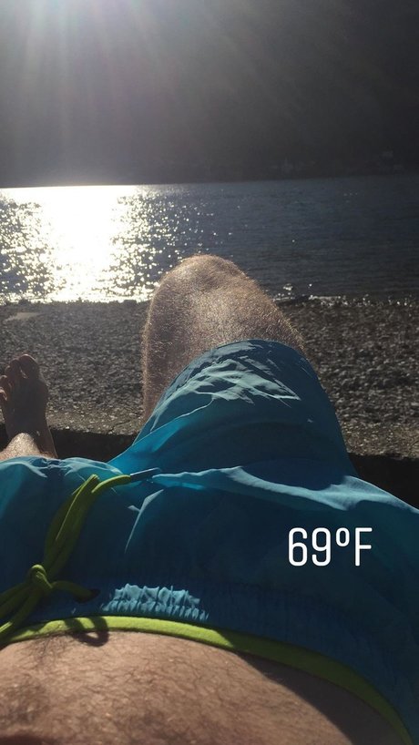 ミニドレス OnlyFans セクシー裸 画像