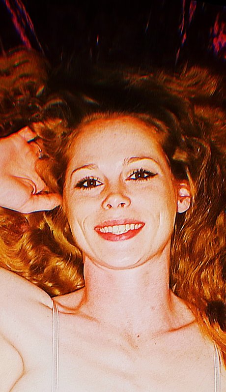 Naughty Neighbors 可愛いモデル 画像