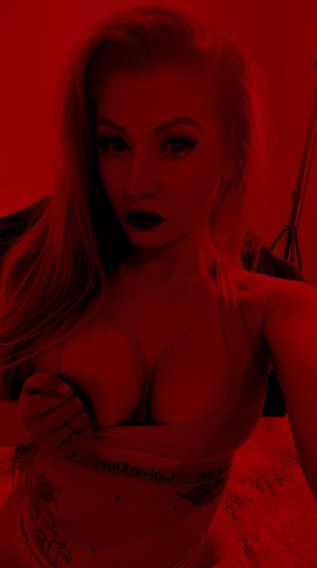 ブラックマジックオンリーファンズ えろた 写真