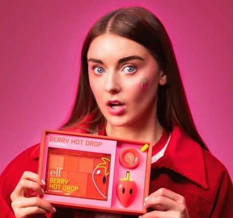 自然な赤毛のオンリーファンズ 美しいポルノ 写真