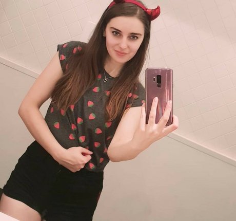 Loserfruit アダルトスター ギャラリー