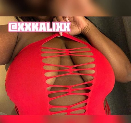 xxkalixx エロティックなモデル 写真